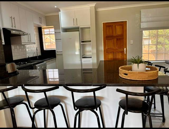 3 BEDROOM TOWNHOUSE FOR SALE IN LANGENHOVENPARK
